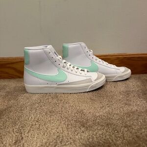 listing-status-banner